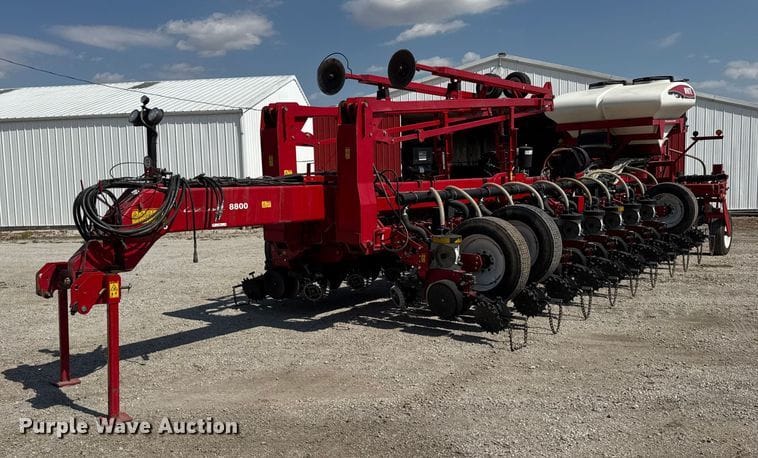 AGCO White 8800 Equipment Image0