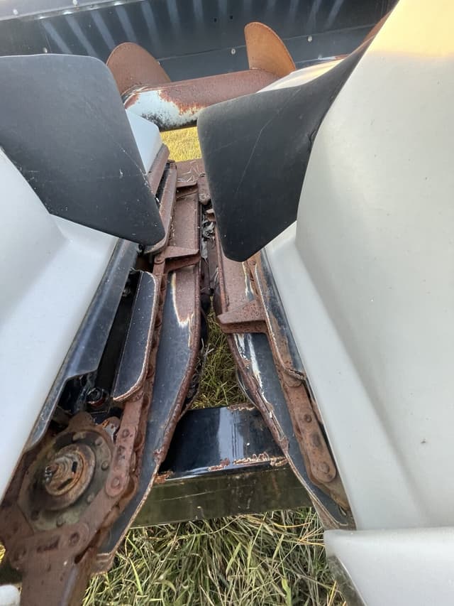 Image of AGCO 830 equipment image 4