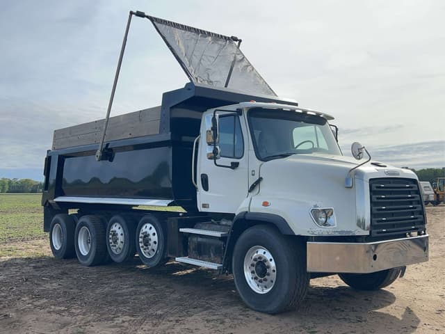 Image of Freightliner 114SD equipment image 1