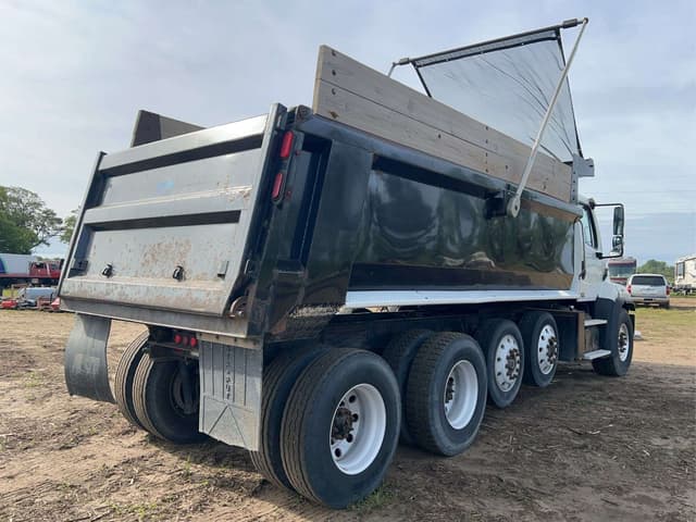 Image of Freightliner 114SD equipment image 3