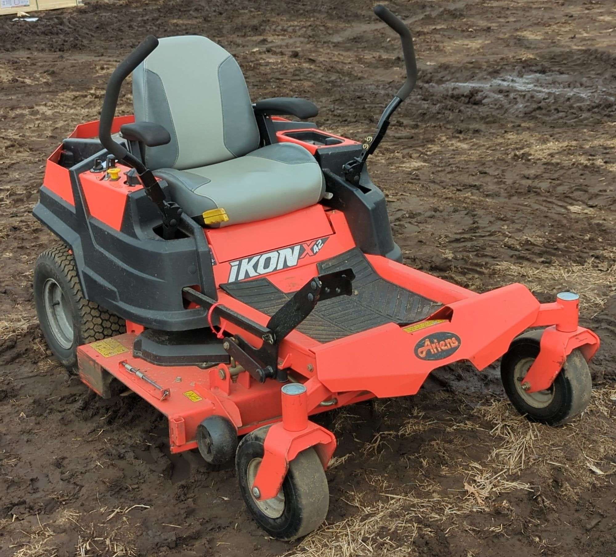 Ariens Ikon X42 Equipment Image0