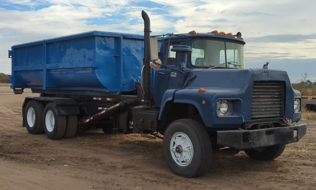 Image of Mack DM equipment image 1