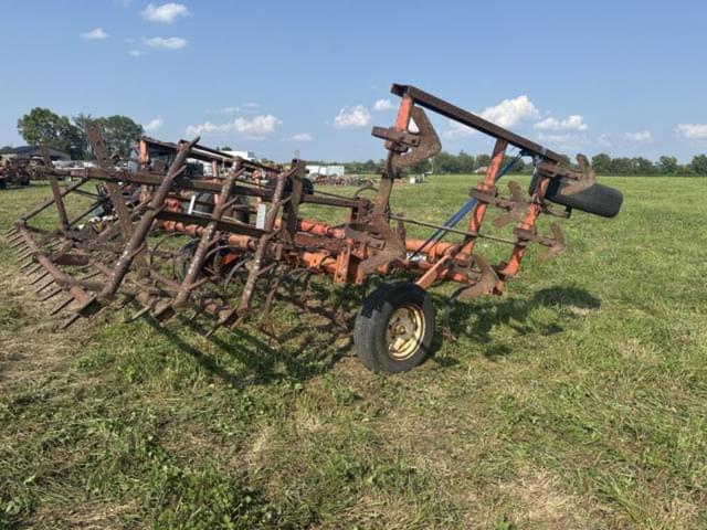 Image of Allis Chalmers 1200 equipment image 3