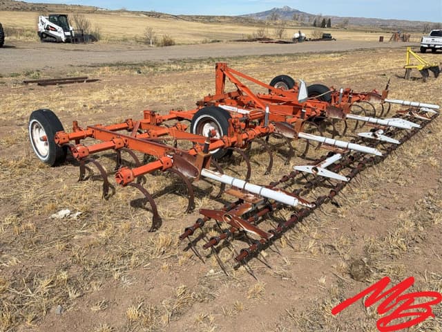 Image of Allis Chalmers 1200 equipment image 2