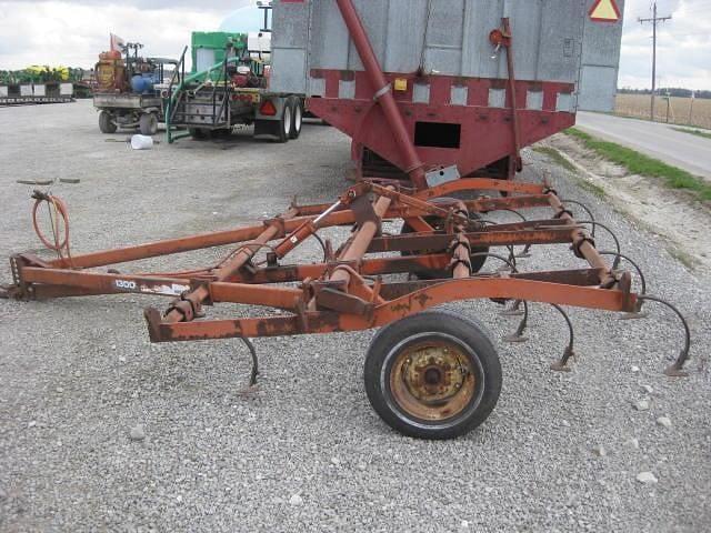 Image of Allis Chalmers 1300 equipment image 2