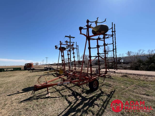 Image of Allis Chalmers 1300 equipment image 3