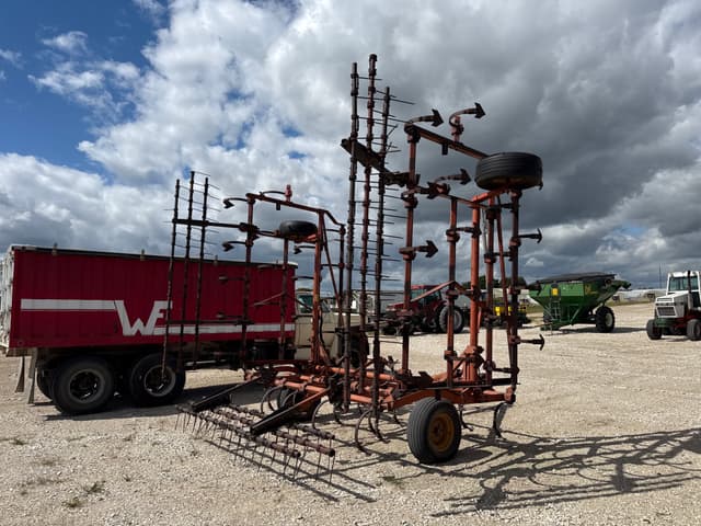 Image of Allis Chalmers 1300 equipment image 4