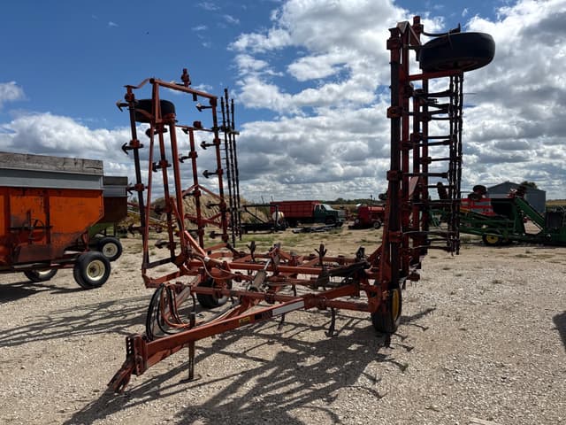 Image of Allis Chalmers 1300 equipment image 1
