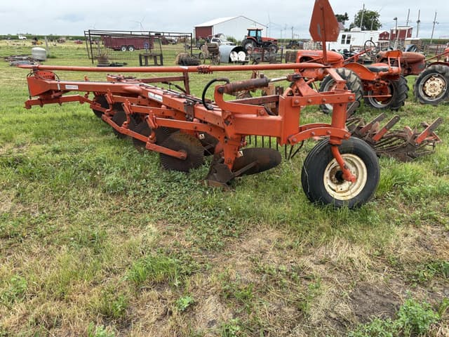 Image of Allis Chalmers 2000 equipment image 1