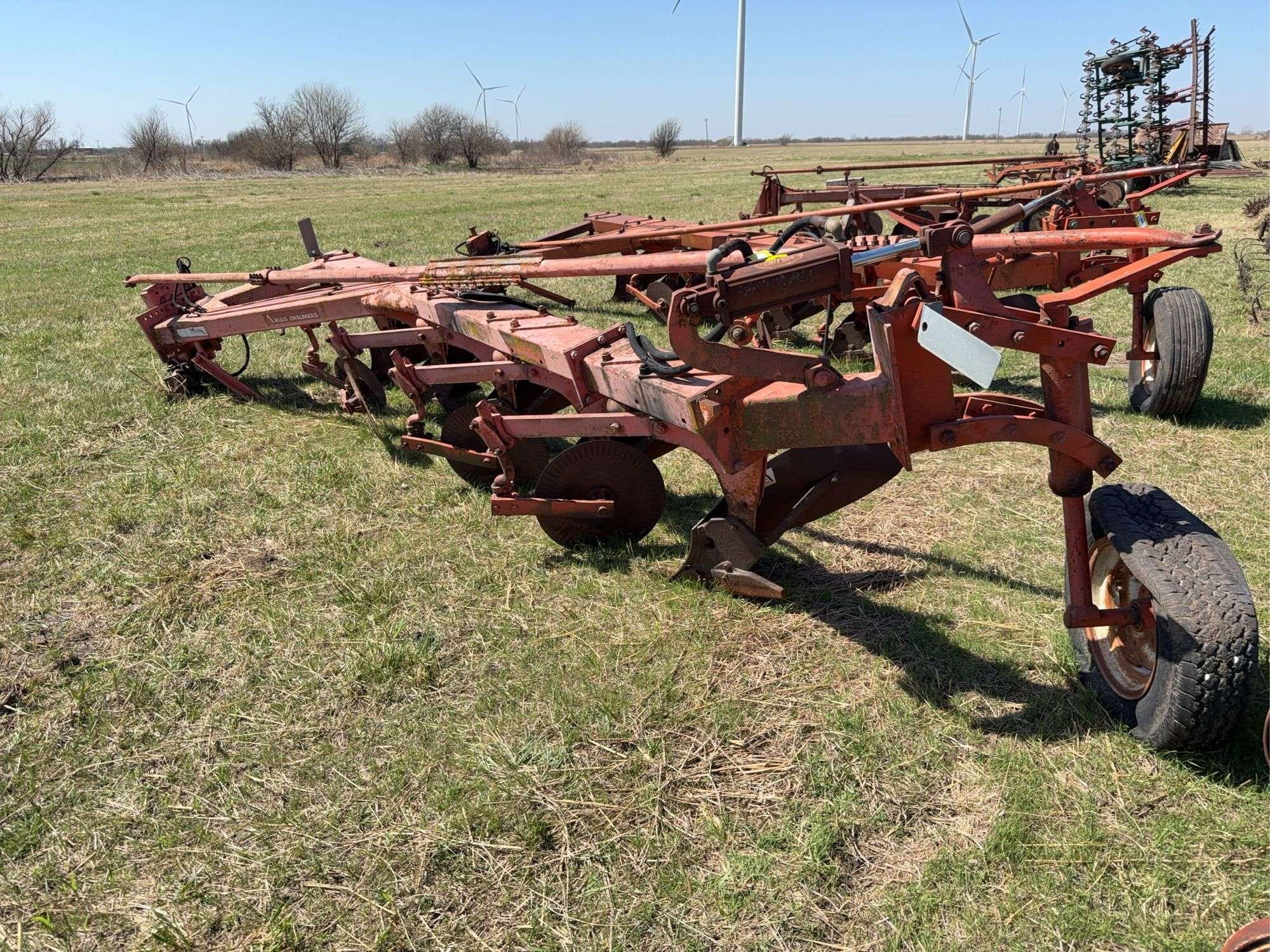 Allis Chalmers 2000 Equipment Image0