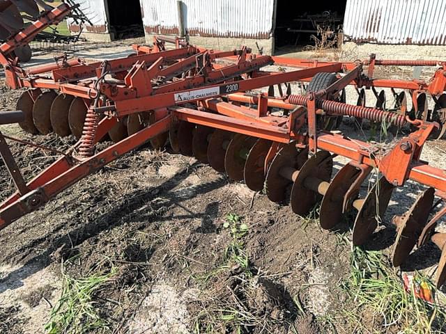 Image of Allis Chalmers 2300 equipment image 2