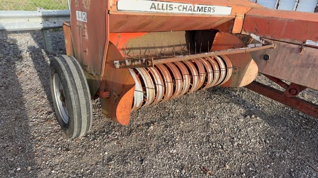 Image of Allis Chalmers 442 equipment image 2