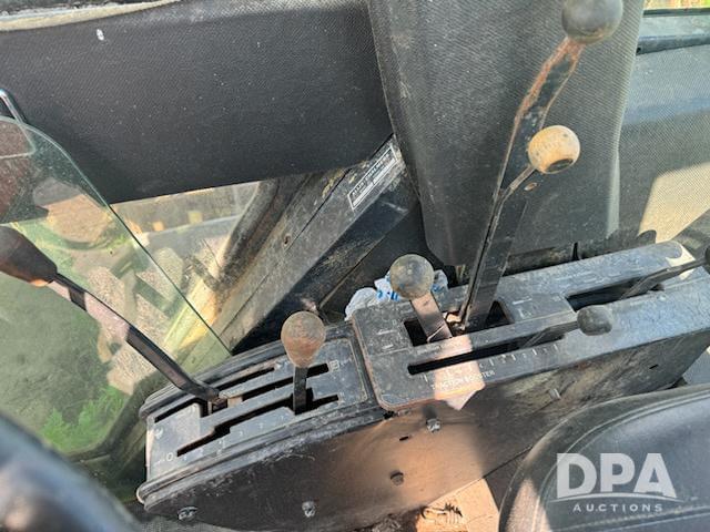 Image of Allis Chalmers 7010 equipment image 4