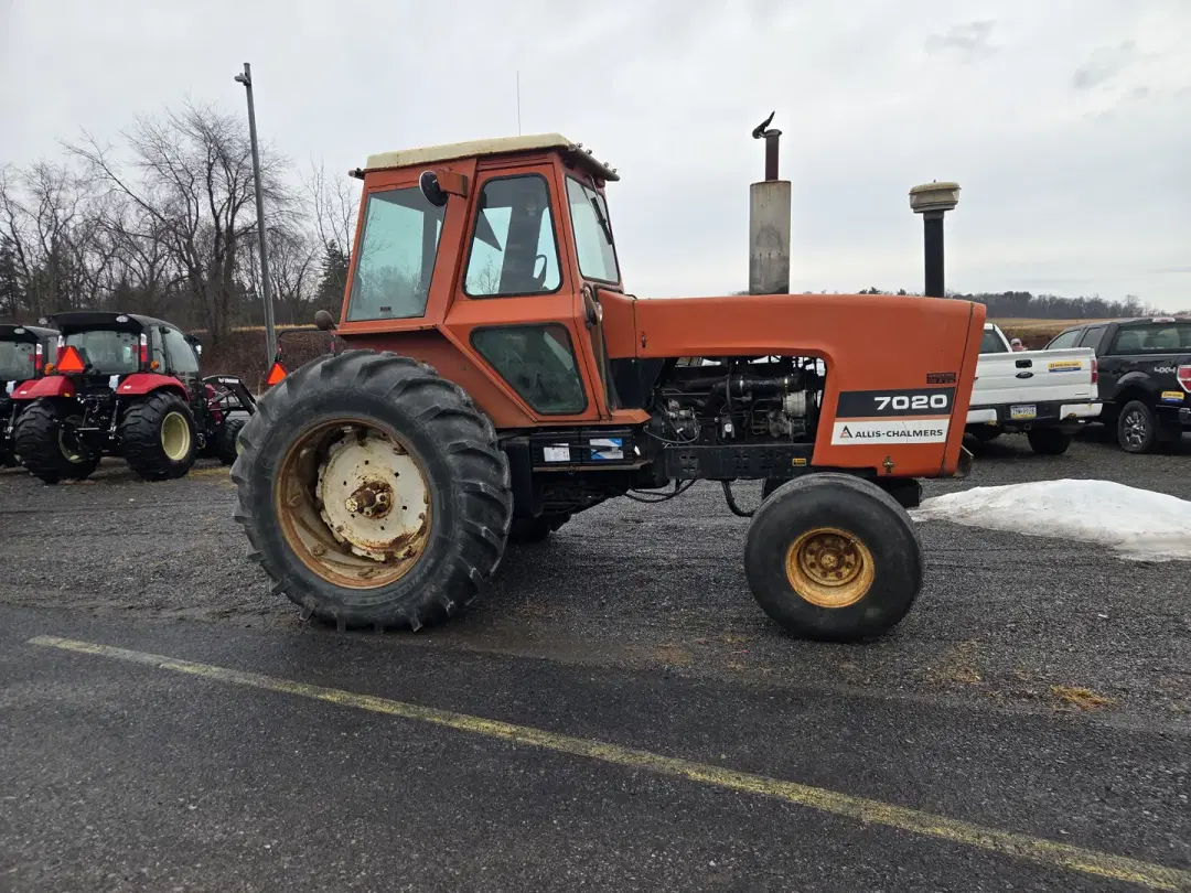 Image of Allis Chalmers 7020 Primary image