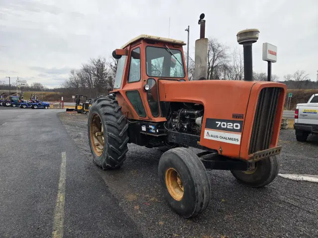 Image of Allis Chalmers 7020 equipment image 2