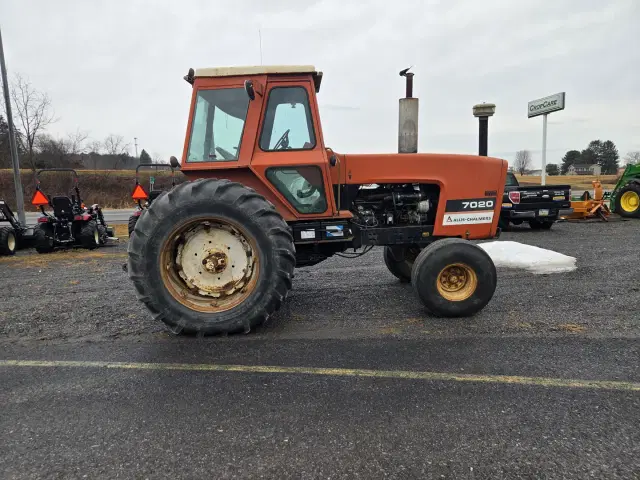 Image of Allis Chalmers 7020 equipment image 1