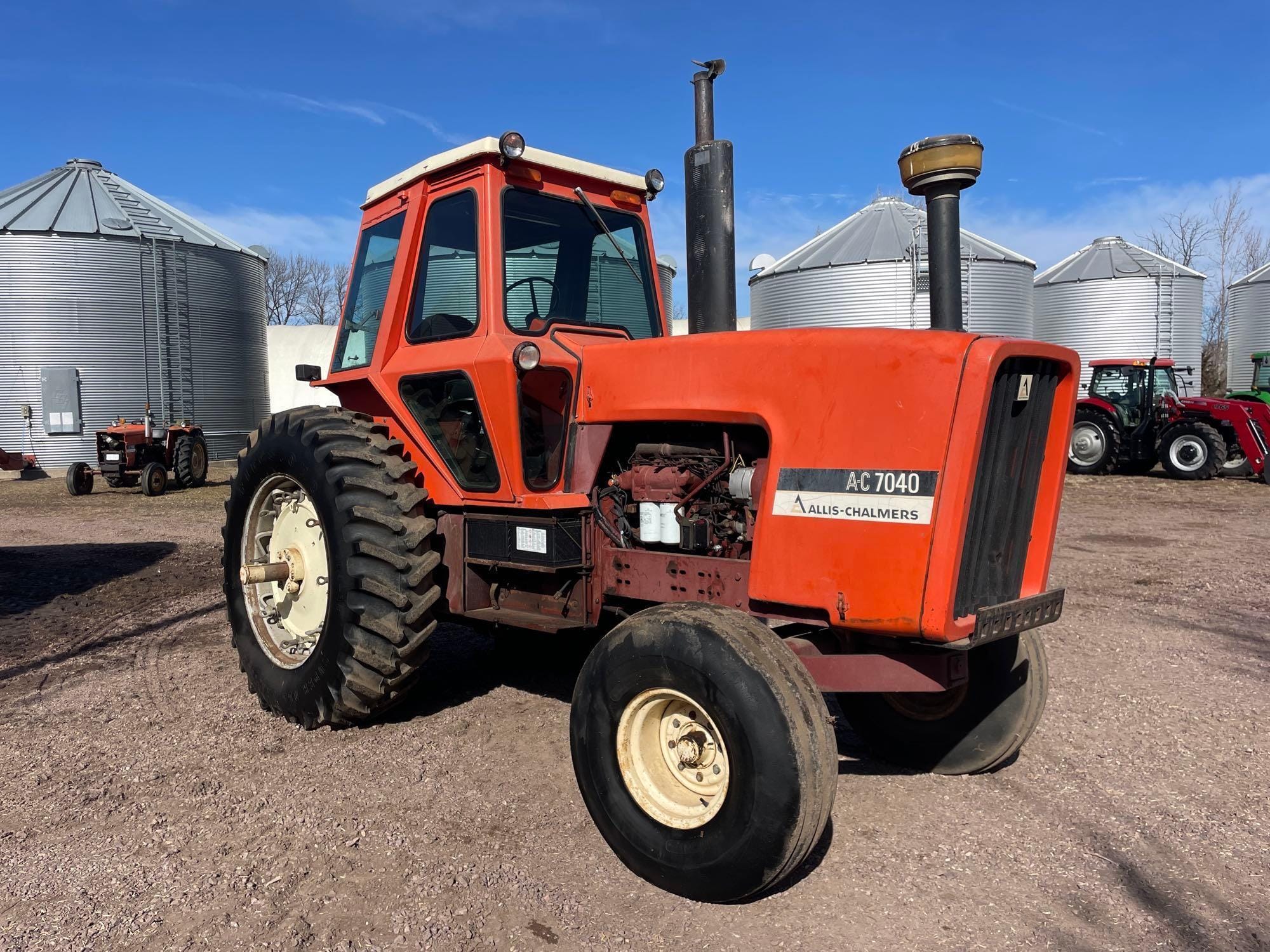 Allis Chalmers 7040 Equipment Image0