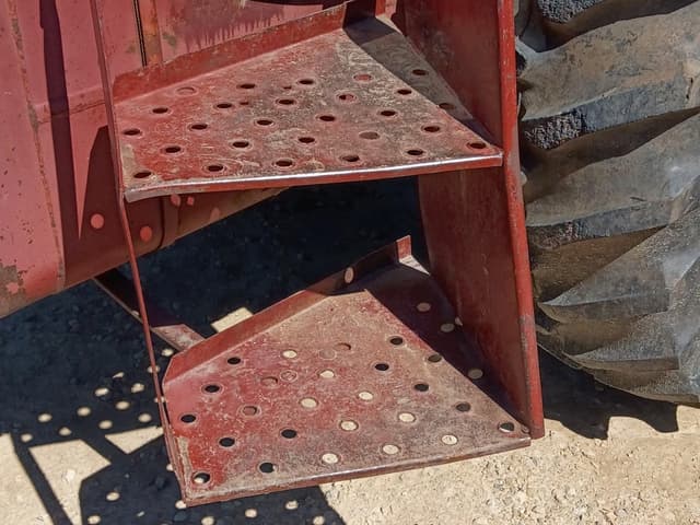 Image of Allis Chalmers 7040 equipment image 3