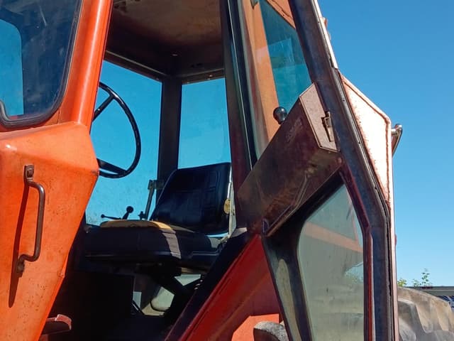Image of Allis Chalmers 7040 equipment image 4