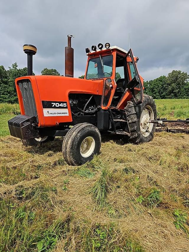 Image of Allis Chalmers 7045 equipment image 2