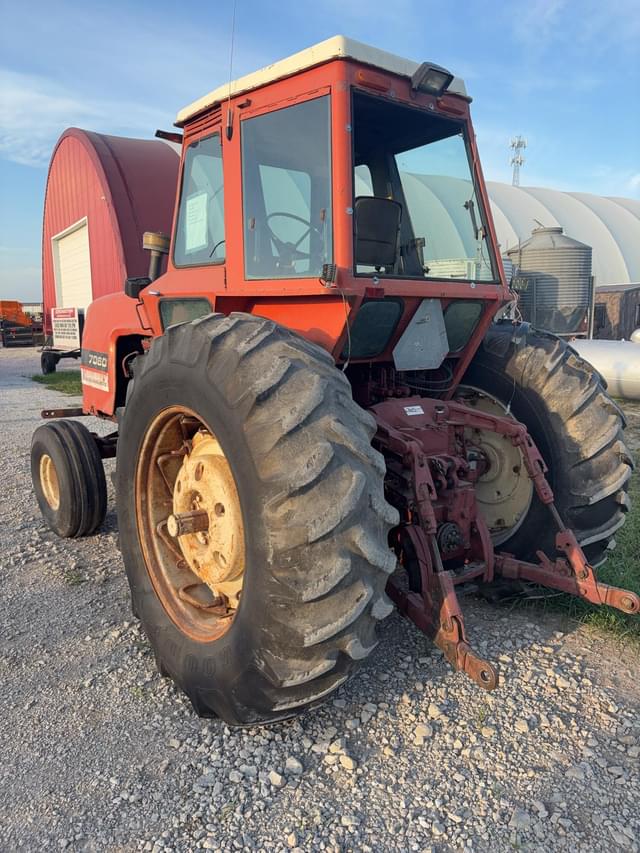 Image of Allis Chalmers 7060 equipment image 4