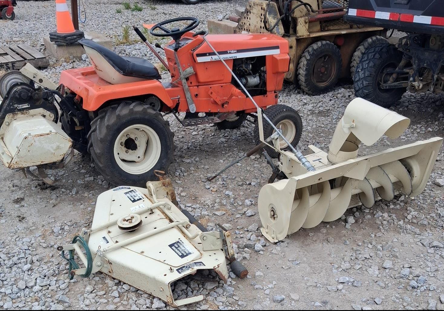 Allis Chalmers 716H Equipment Image0