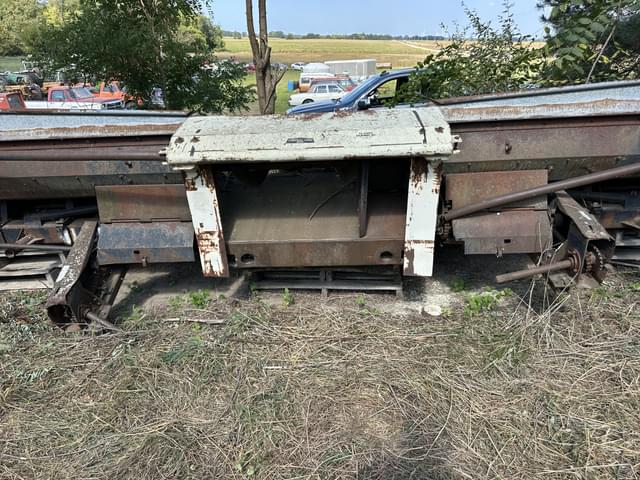 Image of Allis Chalmers A-830 equipment image 4