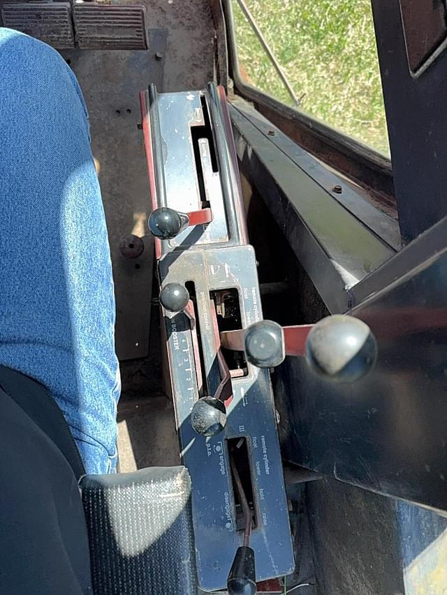 Image of Allis Chalmers 7030 equipment image 4