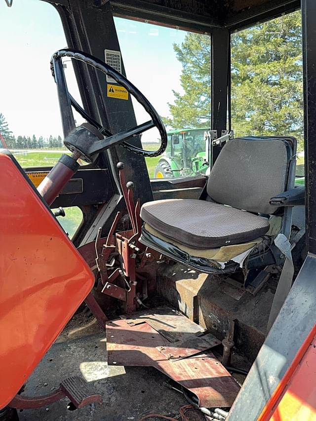 Image of Allis Chalmers 7040 equipment image 4