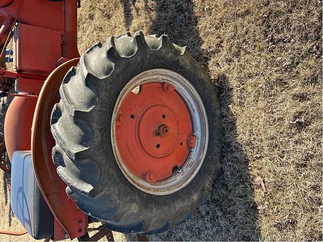 Image of Allis Chalmers B equipment image 3