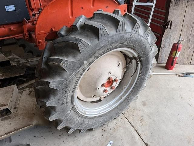 Image of Allis Chalmers B equipment image 3