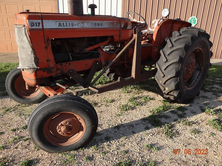 SOLD - Allis Chalmers D17 Tractors 40 to 99 HP