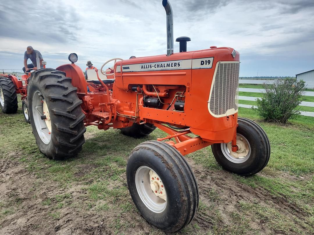 Image of Allis Chalmers D19 Primary image