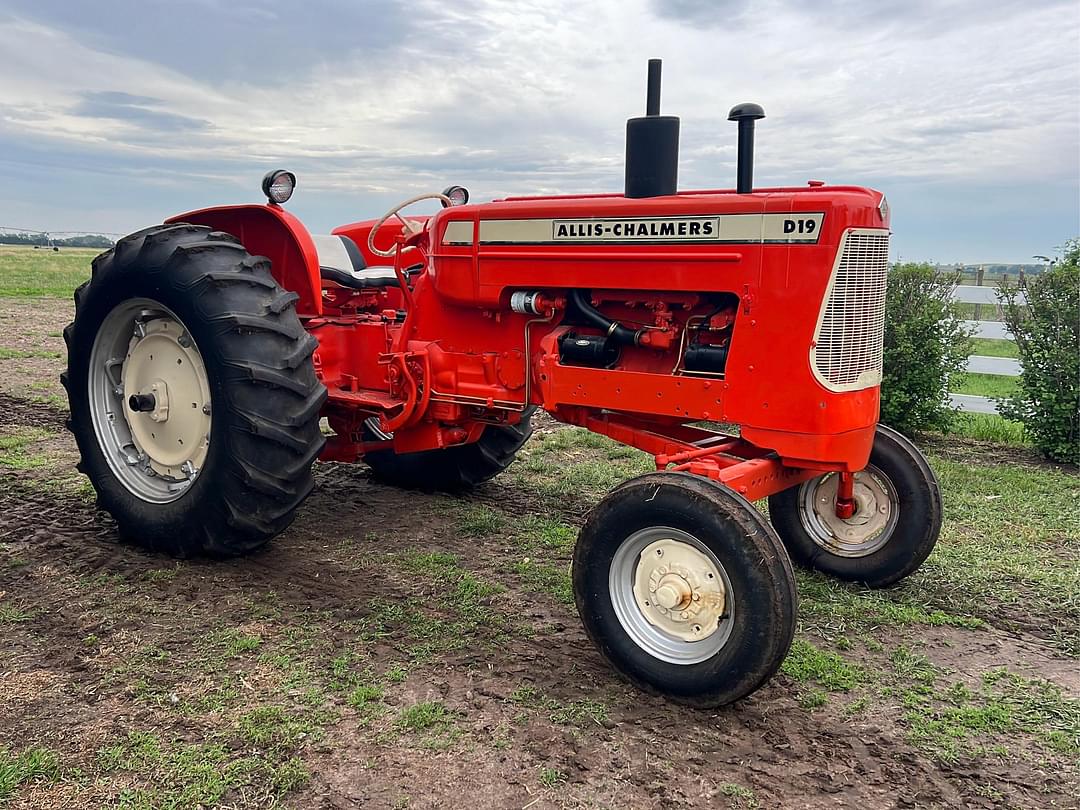 Image of Allis Chalmers D19 Primary image