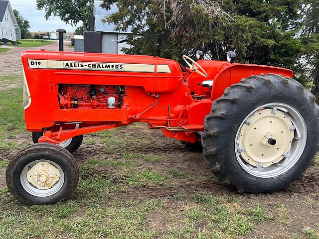 Image of Allis Chalmers D19 equipment image 3