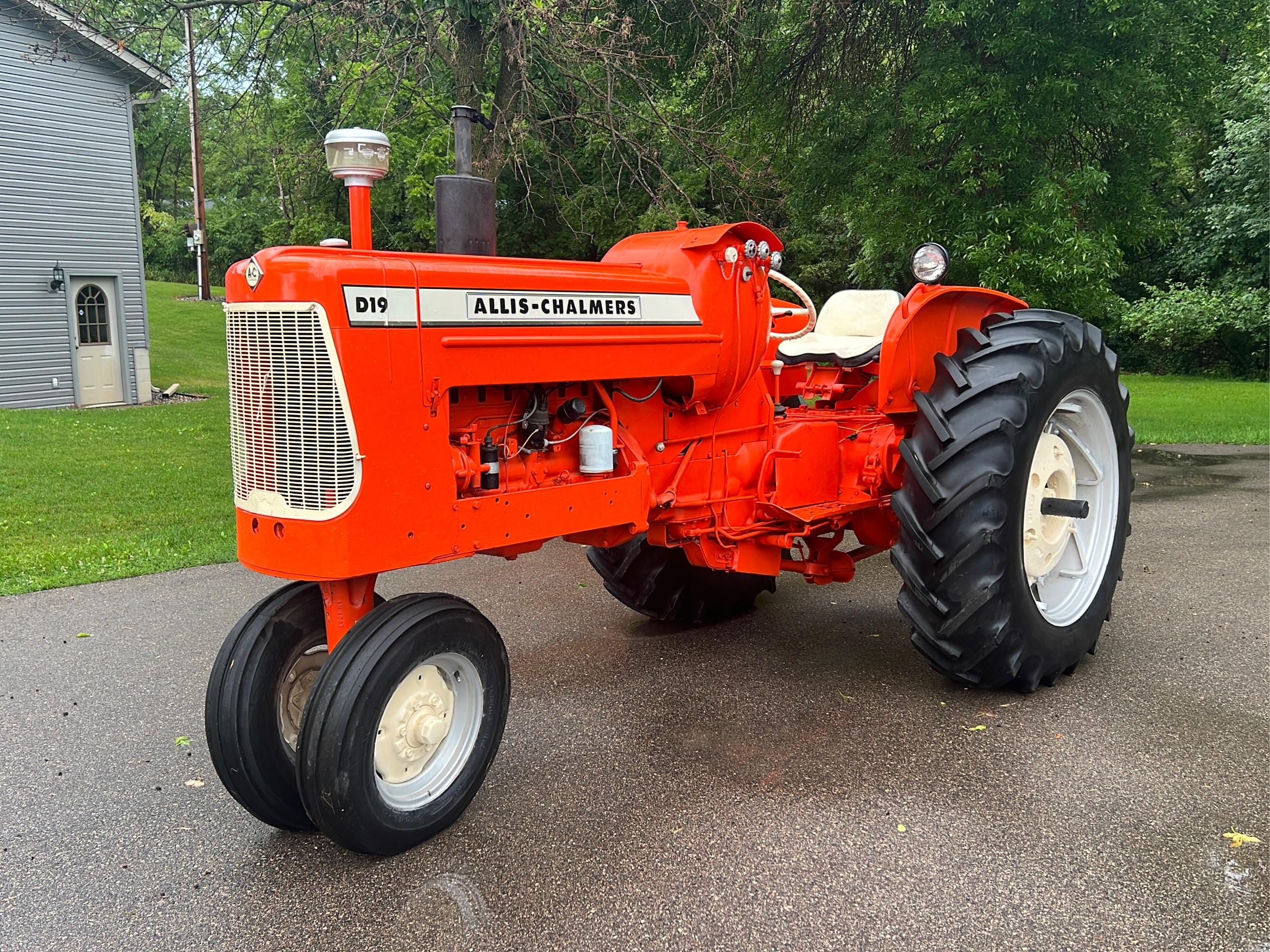 Main image Allis Chalmers D19