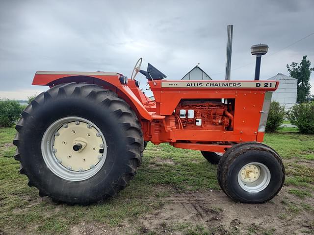 Image of Allis Chalmers D21 equipment image 2