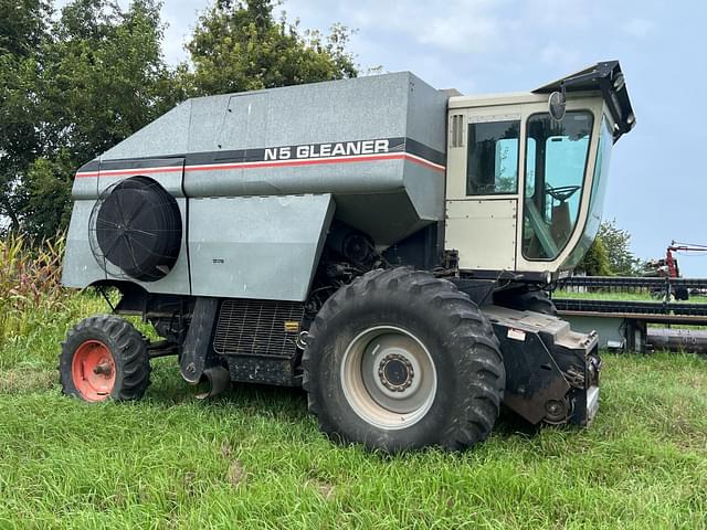 Image of Gleaner N5 equipment image 3