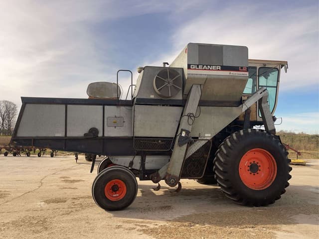 Image of Gleaner L2 equipment image 2