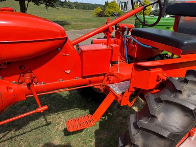 Image of Allis Chalmers B equipment image 4