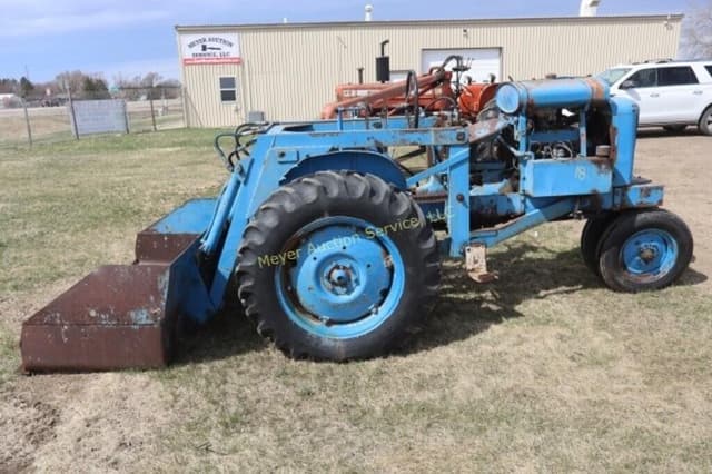 Image of Allis Chalmers WC equipment image 1