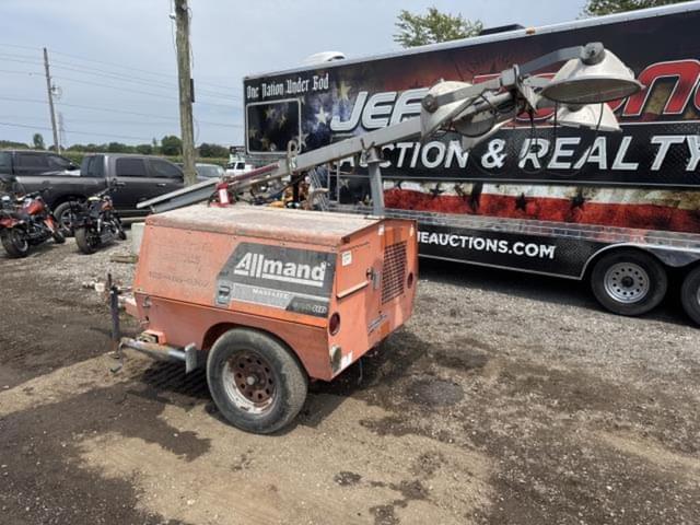 Image of Allmand Maxi-Lite equipment image 2