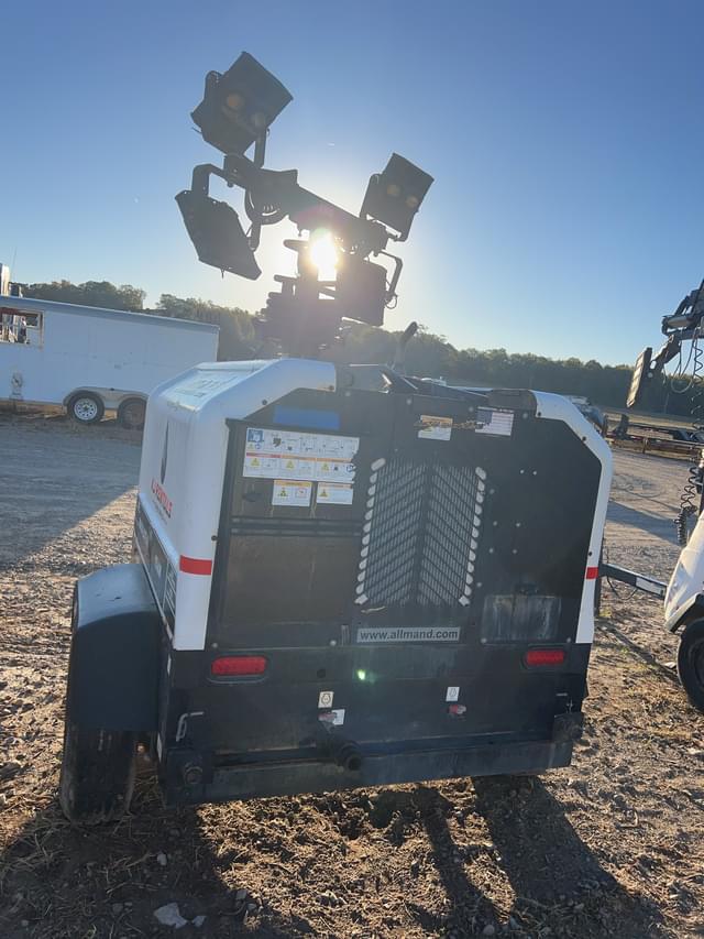 Image of Allmand Maxi-lite II equipment image 2