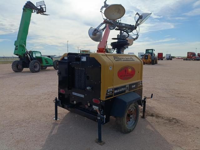 Image of Allmand Maxi-lite II equipment image 2
