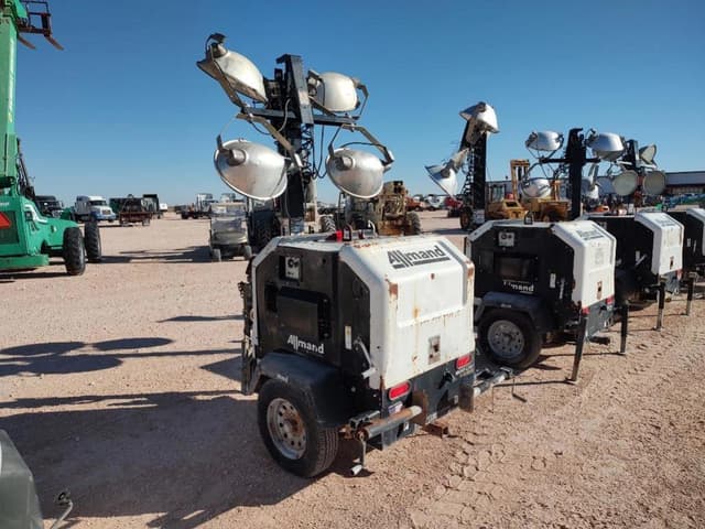 Image of Allmand Night-Lite V-Series equipment image 1