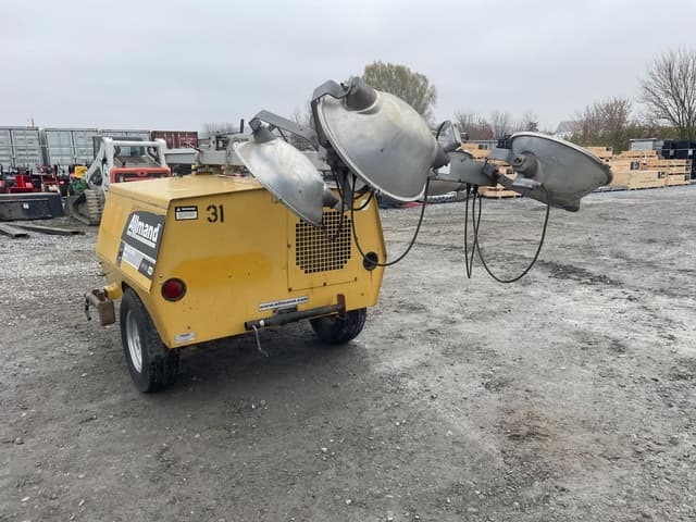 Image of Allmand Maxi-Lite ML8 equipment image 3