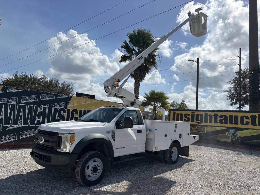 Image of Ford F-450 Primary image