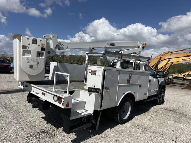 Image of Ford F-450 equipment image 2