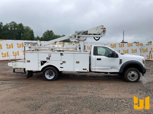 Image of Ford F-550 equipment image 3