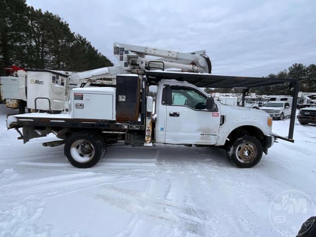 Image of Ford F-550 equipment image 3